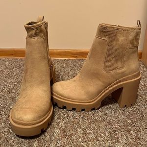 Jennifer Lopez heeled booties